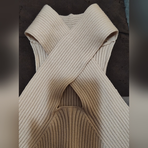 Cider NWT ribbed criss cross crop top - Picture 3 of 9